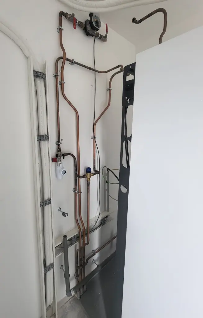 Installation neuve de réseaux d’eau chaude et d’eau froide en plomberie sanitaire