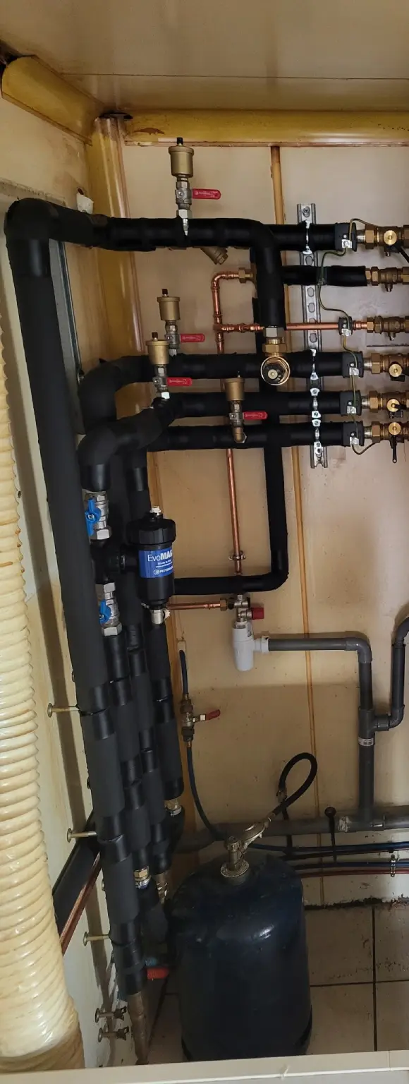 Réseaux thermiques avec collecteurs cuivre et multicouche pour eau chaude sanitaire