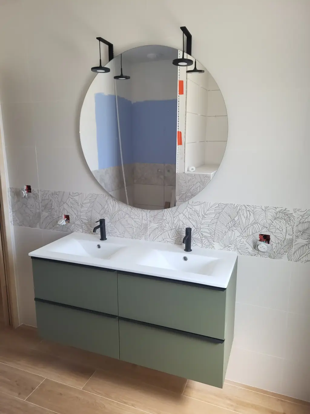 Installation de plomberie sanitaire et thermique avec réseaux d’eau chaude et d’eau froide