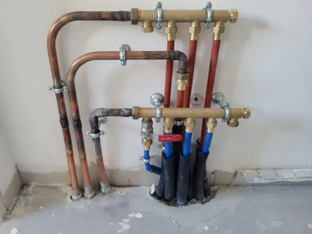 Rénovation complète d’un réseau de plomberie sanitaire et thermique dans une habitation